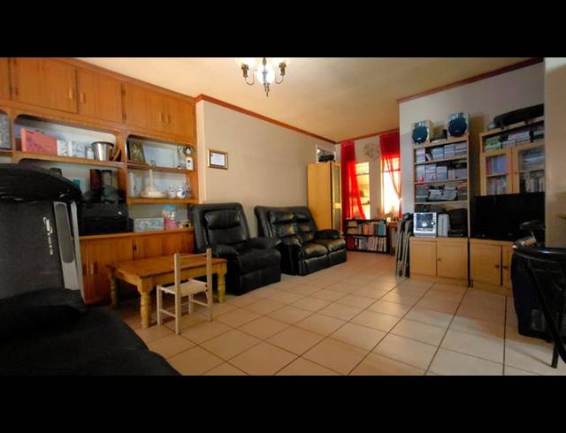 4 BEDROOM HOUSE FOR SALE IN PELLISSIER